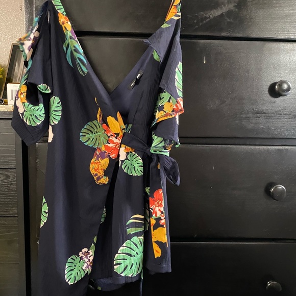 Romper - Picture 2 of 4